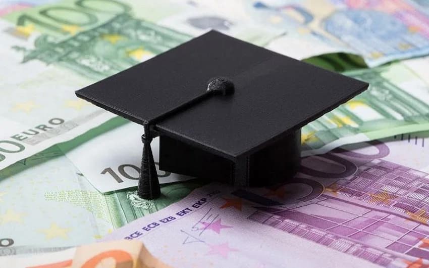 Studienbeihilfe: Erweiterter Empfängerkreis, 62 Millionen Euro Budget