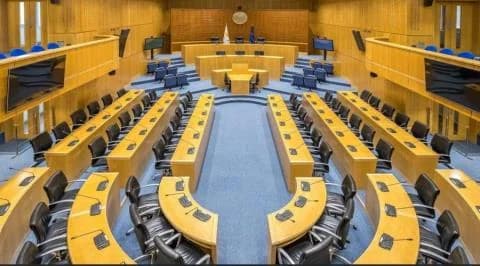 Πρόταση νόμου για σακουλάκια νικοτίνης στην Ολομέλεια τον Απρίλιο
