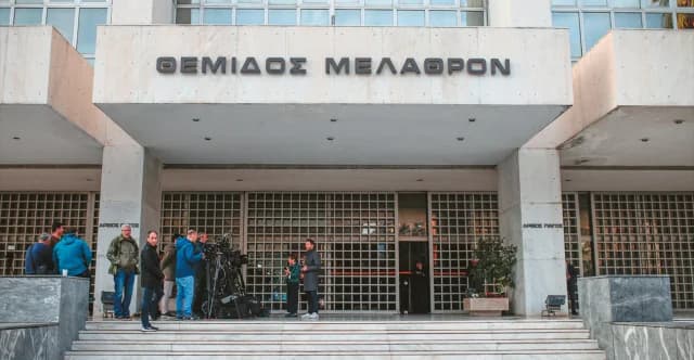 Greek Supreme Court: Retirement is Not Grounds for Dismissal in Public Sector