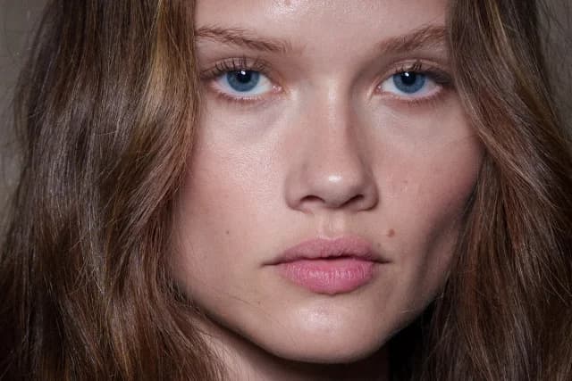 10 Tips to Reduce Puffiness Around the Eyes