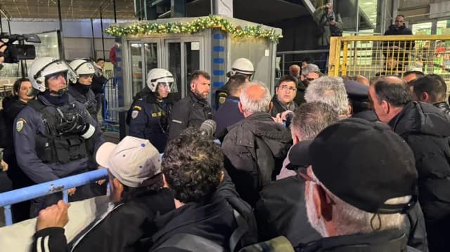 Tensión en Agrotica Tesalónica: Protesta de agricultores