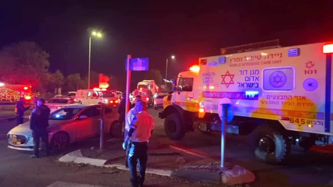 טיל בליסטי פגע בעיר בצפון ישראל - עשרות פצועים