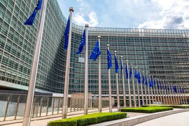 ΕΕ: Νέοι κανόνες για την τεχνητή νοημοσύνη και τα πνευματικά δικαιώματα
