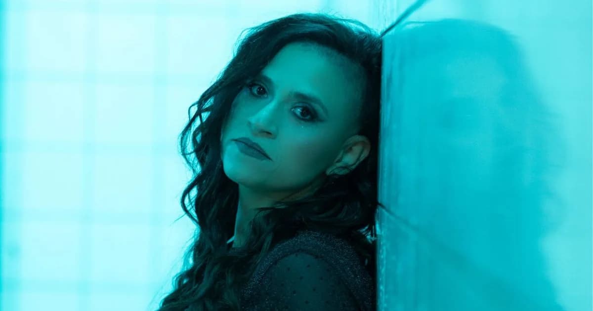 Billie Isak veröffentlicht Musikvideo zu «Ston Paradeiso»