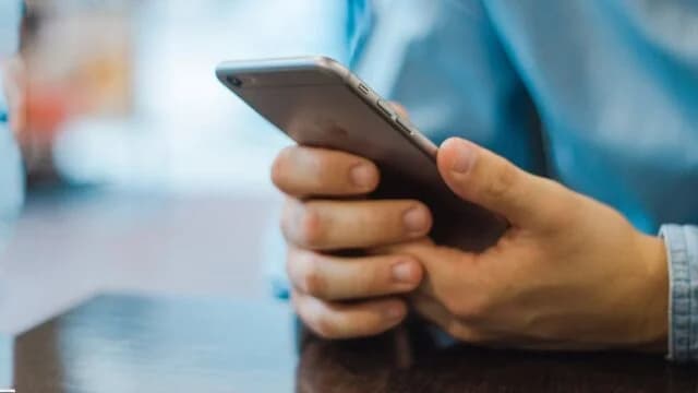 Neue SMS-Betrugsmasche im Namen von EFKA: Worauf Sie achten sollten