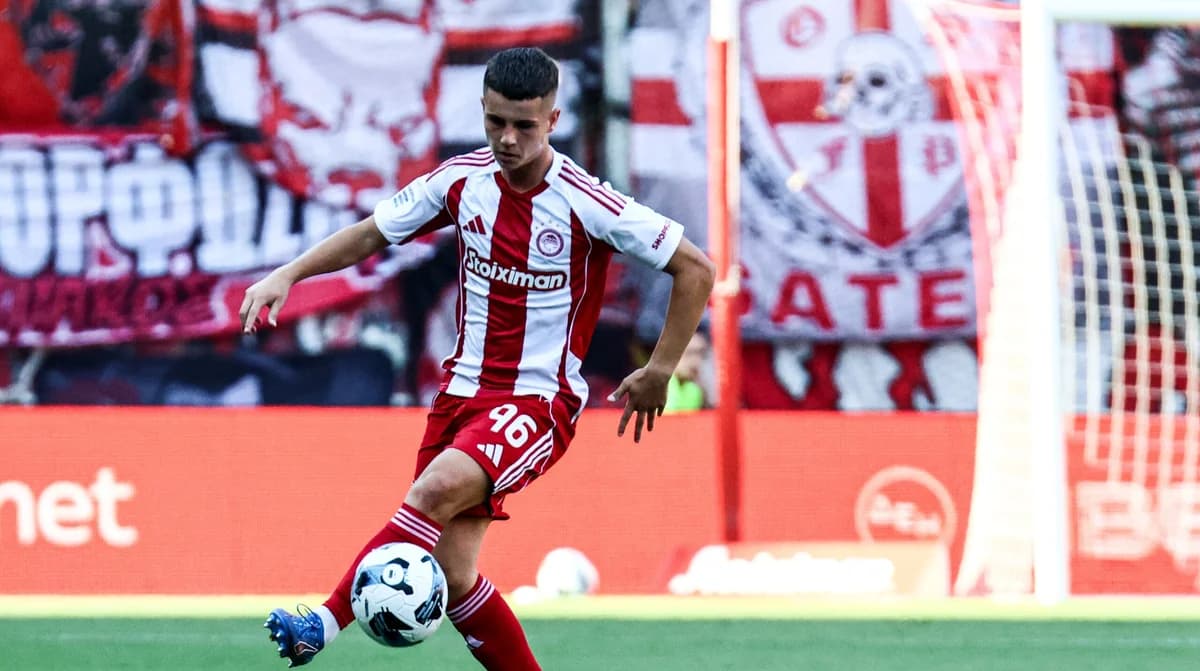 Olympiacos: Mouzakitis alcanza las 70 apariciones a los 19 años