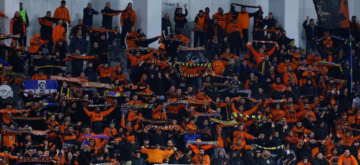 Massive APOEL-Fan-Präsenz in Limassol