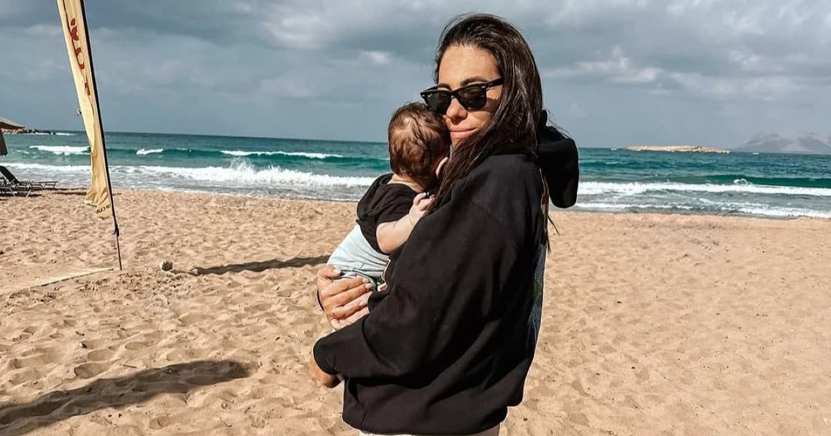 Evridiki Valavani: Stroll by the sea with her son