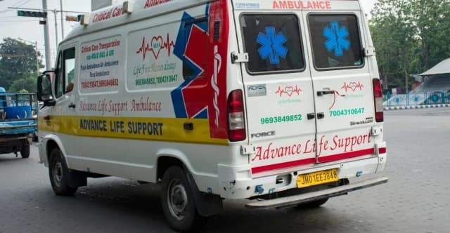 India: Mujer 'con muerte cerebral' revive tras golpe en bache
