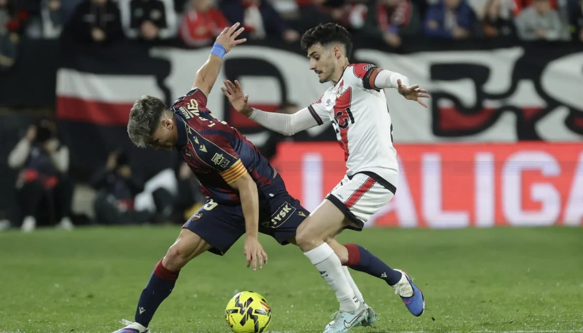 Rayo Vallecano: Empate con 10 jugadores, preocupación para el AEK