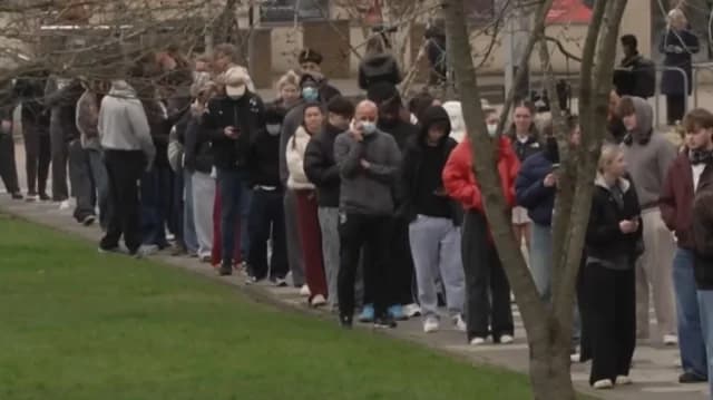 Meningitis-Ausbruch in Großbritannien: Todesfälle und massenhafte Antibiotika-Verteilung