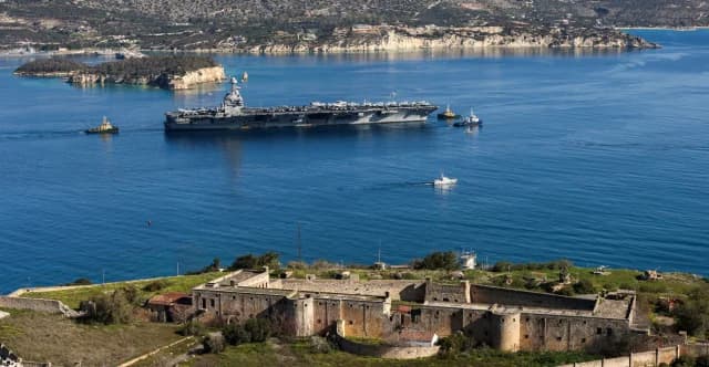 Souda-Bucht: Fotos von Flugzeugträger und Navy Seals auf Polens Handy