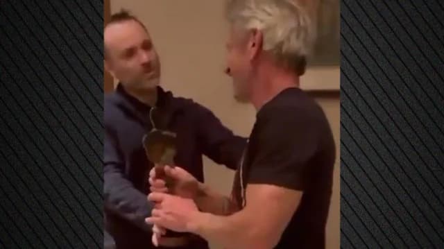 שון פן קיבל 'אוסקר' עשוי מפלדת קרון רכבת אוקראיני
