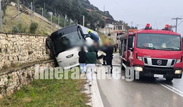 Zante: Autobús con estudiantes choca con coche – Un herido