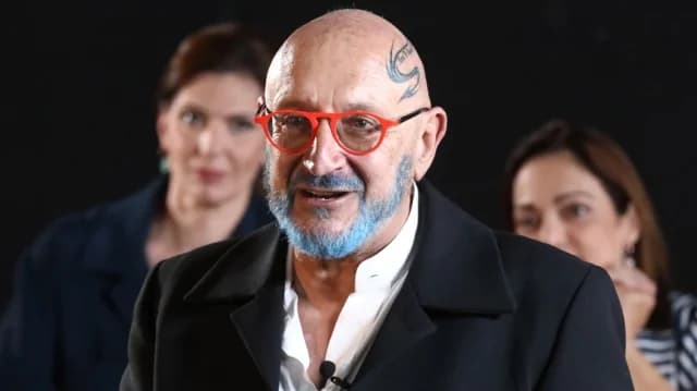 Dimitris Arvanitis: Fertos Musikvideo hob die versteckten Texte hervor