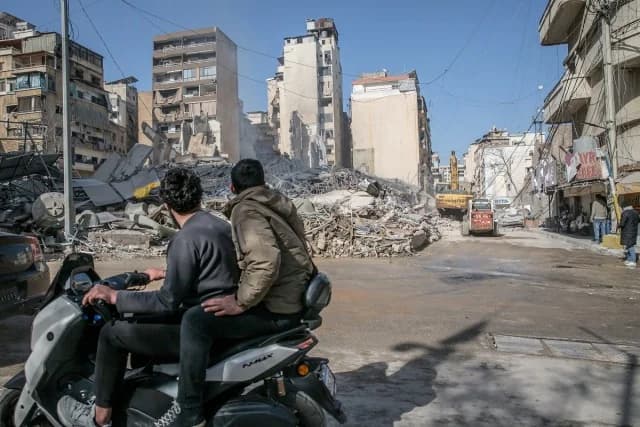 Θρήνος τσέλου στα ερείπια της Βηρυτού συγκινεί