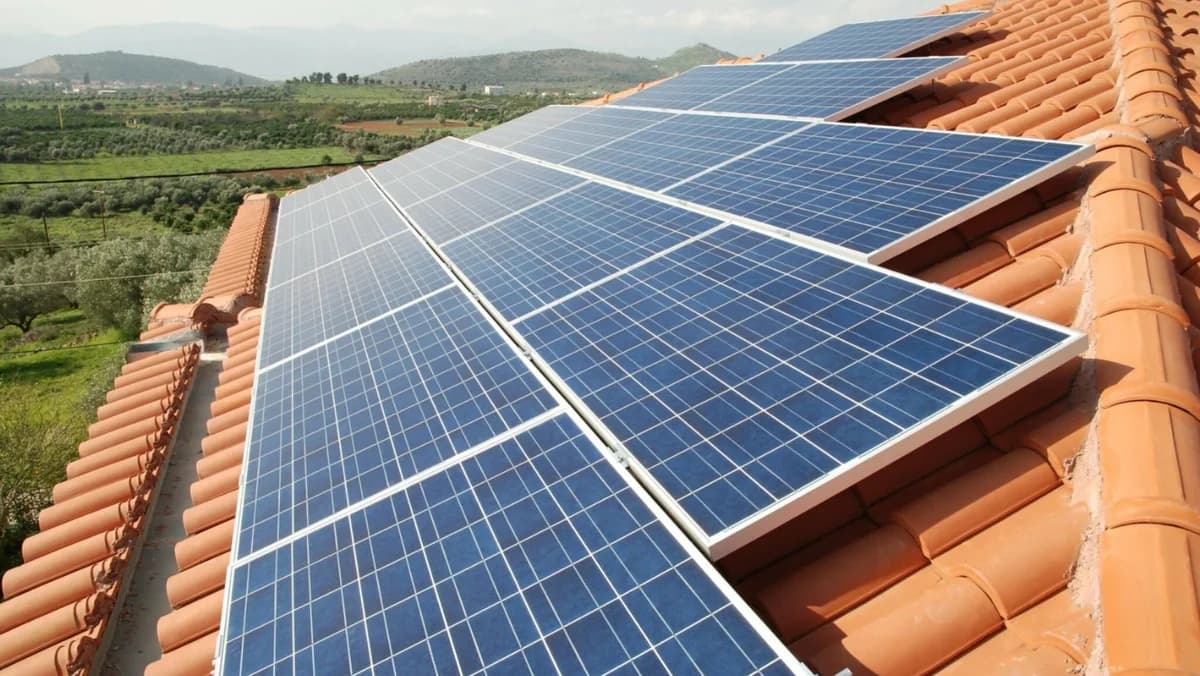 EAC: Consumers tampering with photovoltaics to avoid cuts