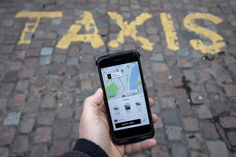 Η Uber παραγγέλνει χιλιάδες ρομποτικά ταξί από την Rivian