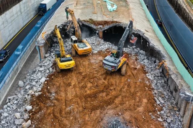 Drohnenvideo: Abriss des Tunnels auf der Ringstraße von Thessaloniki für Flyover