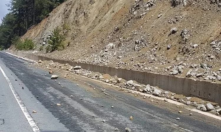 Κατολισθήσεις στον δρόμο Κάμπου – Ορκόντα λόγω βροχοπτώσεων