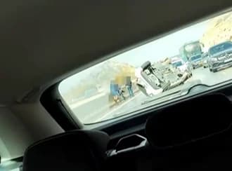 Vehículo vuelca en la carretera Limassol-Paphos – Conductor en el hospital