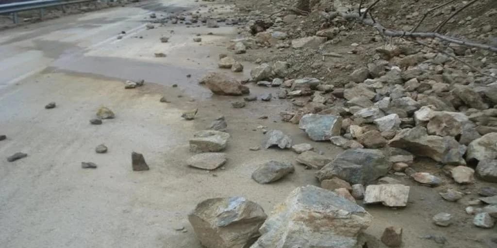 Κατολισθήσεις στον δρόμο Κάμπου-Ορκόντα λόγω βροχοπτώσεων