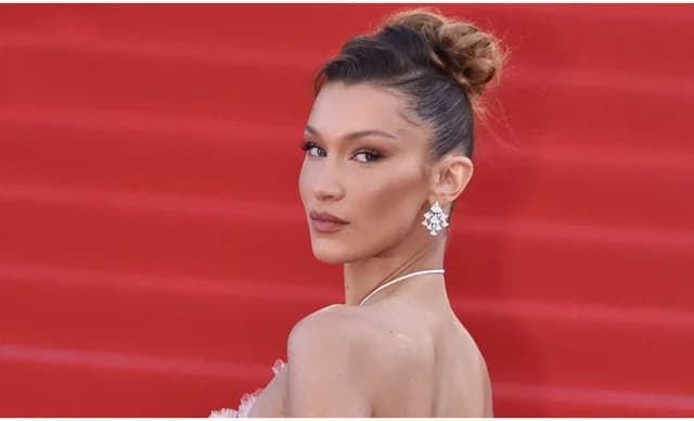 Bella Hadid Launches Limited Edition Jasmine Blues Spring Fragrance