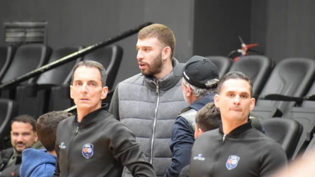 Ο Ρογκαβόπουλος παρακολούθησε το Μαρούσι - Μύκονος στον Άγιο Θωμά
