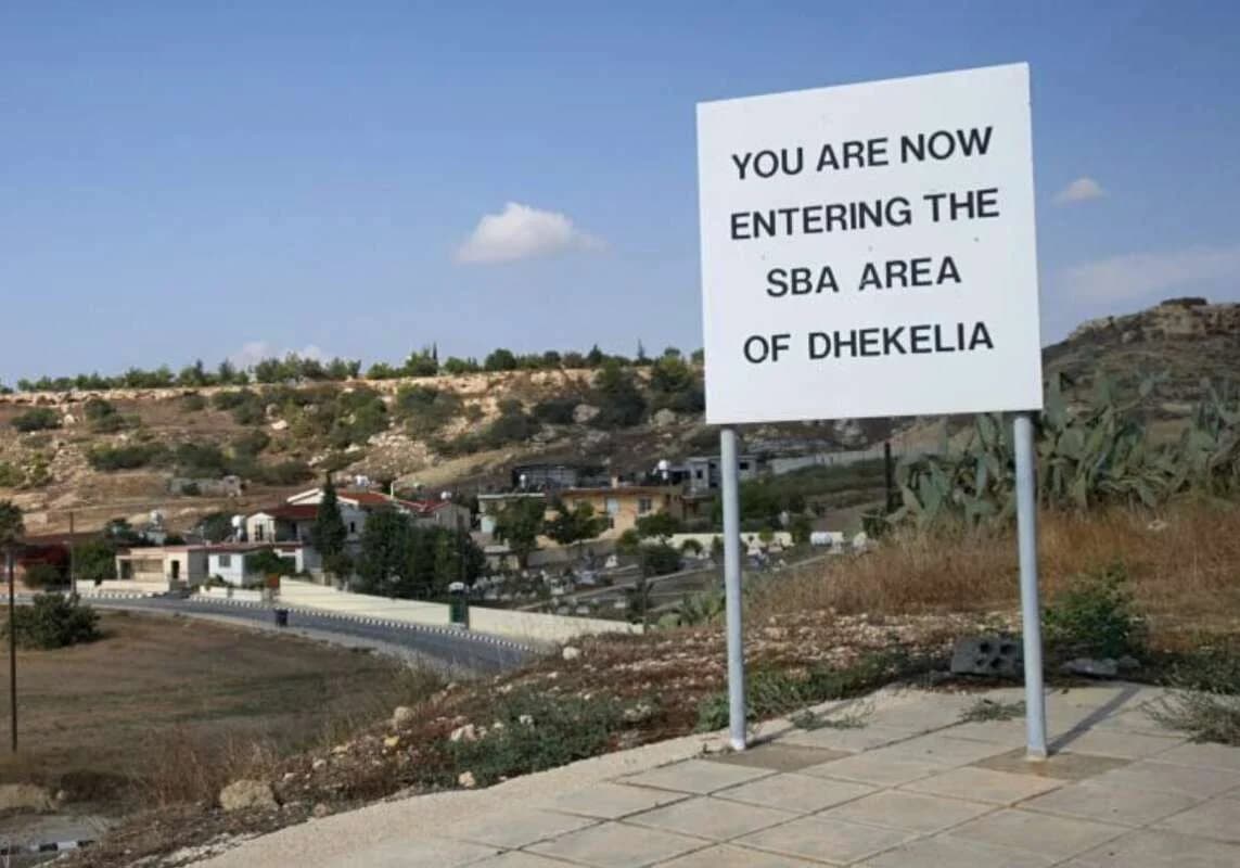 Doughty se reúne con el alcalde de Ayia Napa sobre temas de seguridad