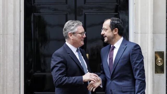 Στάρμερ σε Χριστοδουλίδη: Όχι επιθετικές επιχειρήσεις από τις βρετανικές βάσεις
