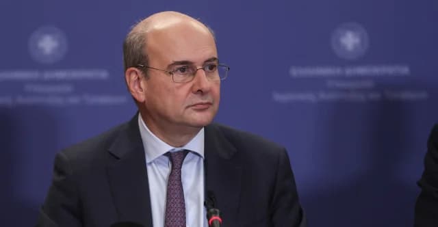 Χατζηδάκης: Οι μειώσεις στα καύσιμα θα ωφελήσουν άμεσα τους καταναλωτές