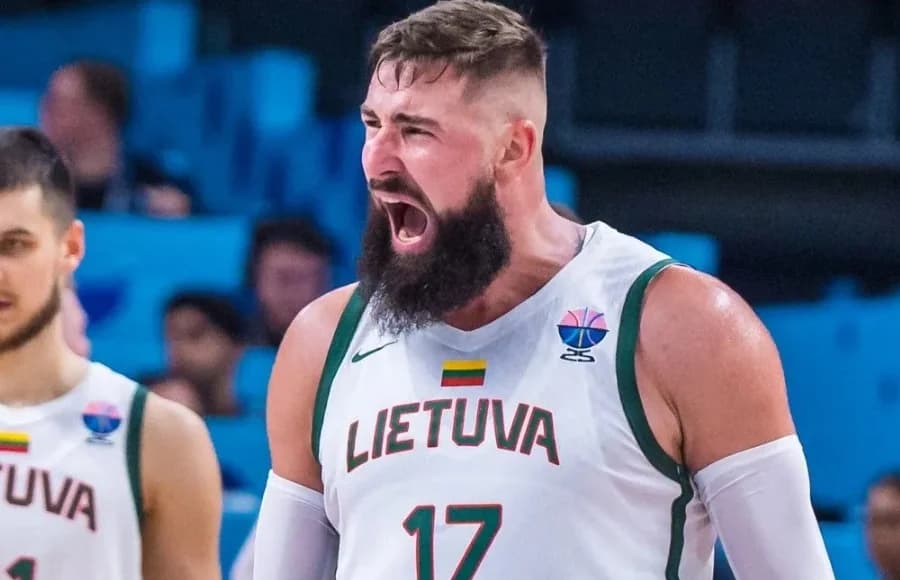 Panathinaikos: Posibles movimientos por Oturu y Theis, incertidumbre por Valanciunas