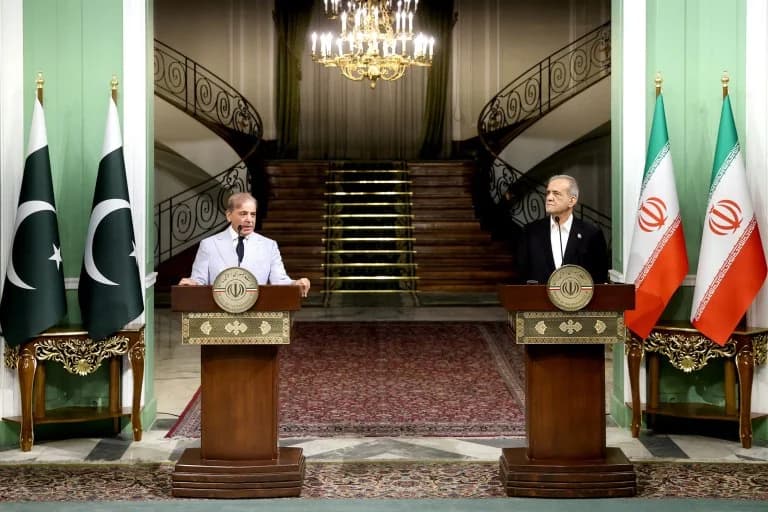 Ιράν: Συνομιλία Πεζεσκιάν με τον πρωθυπουργό του Πακιστάν για ειρήνη