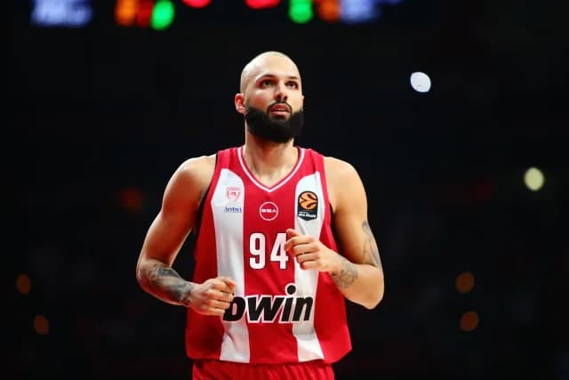 Evan Fournier sends wishes for March 25th in Greek