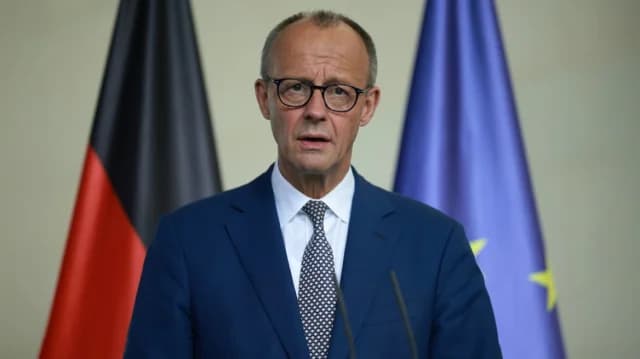 Μερτς: Έκρηξη βίας στη Γερμανία συνδέεται με μετανάστες