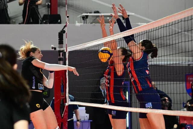 Volley League Γυναικών: Άνετη νίκη του Πανιωνίου 3-0 την ΑΕΚ