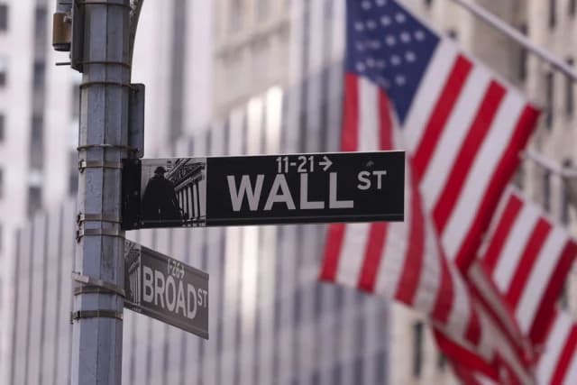 Wall Street Rises Amid Iran De-escalation Concerns