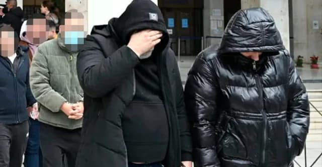 Ελεύθεροι με όρους οι 7 για την απάτη στον ΕΦΚΑ – Συνεχίζονται οι απολογίες