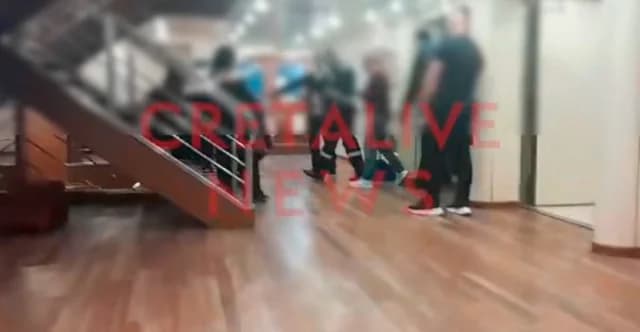 Nackter Mann auf Fähre nach Kreta festgenommen: Eindringen in Schülerkabine