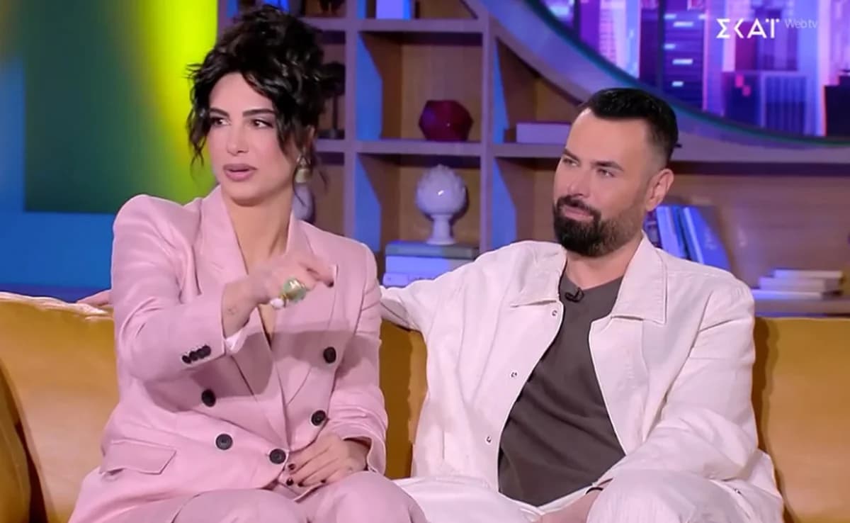 Galateia Vasiladi: “我在 Giorgos Papadopoulos 的口袋里发现了一条丁字裤和一个避孕套！”