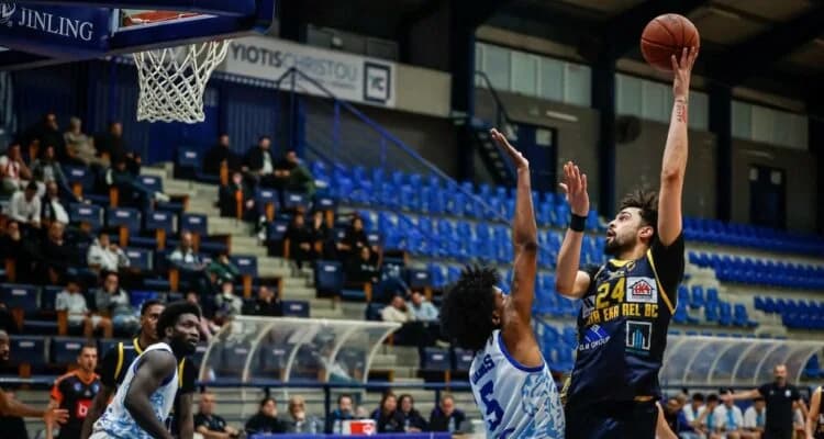 AEL Logra una Victoria con Remontada Sobre el Apollon Limassol