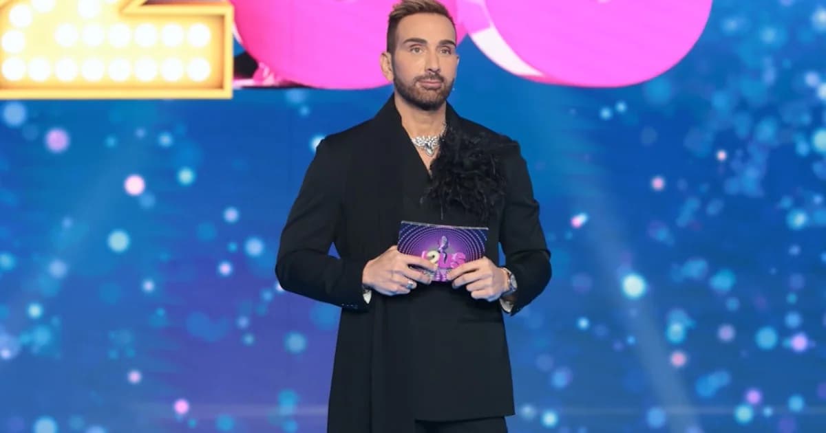 Nikos Koklonis: Eleganz und Dandy-Stil bei Just the 2 of Us