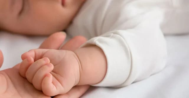 Patras: Staatsanwalt erhält Bericht über 10 Monate altes Baby