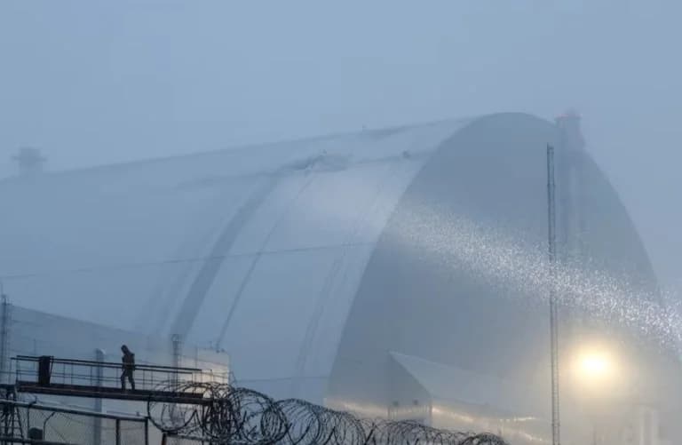Ανησυχία για το Τσερνόμπιλ μετά από ζημιές στο προστατευτικό τόξο