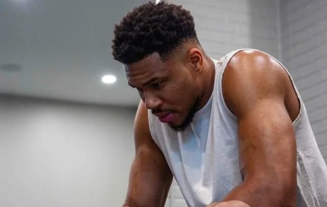 Giannis Antetokounmpo: "Praying for my downfall doesn't make you religious"