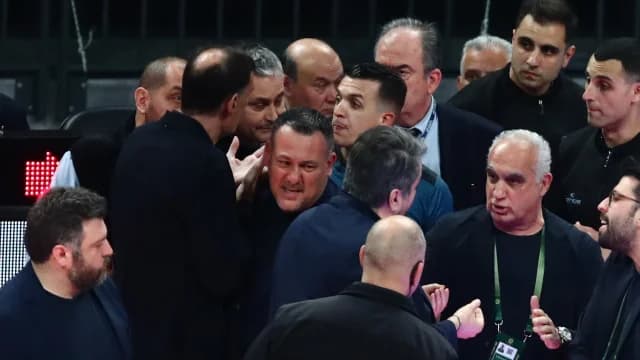 ΚΑΕ Ολυμπιακός: Καταγγελίες για «εμετικά» συνθήματα στο ντέρμπι με Παναθηναϊκό