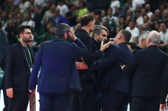 Ολυμπιακός: Καταγγελία για υβριστική επίθεση σε Μπαρτζώκα στο ΟΑΚΑ