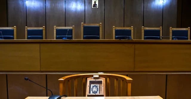 Volos: Hombre de 35 años encarcelado por agredir y encarcelar a su pareja