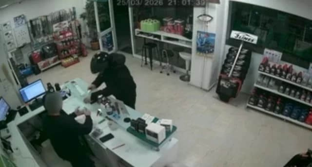 Agrinio: Robbery perpetrator surrenders with his priest