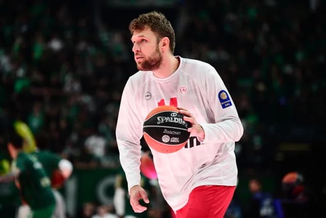 Panathinaikos-Olympiacos: Abusive Chants and Laser in Game Report